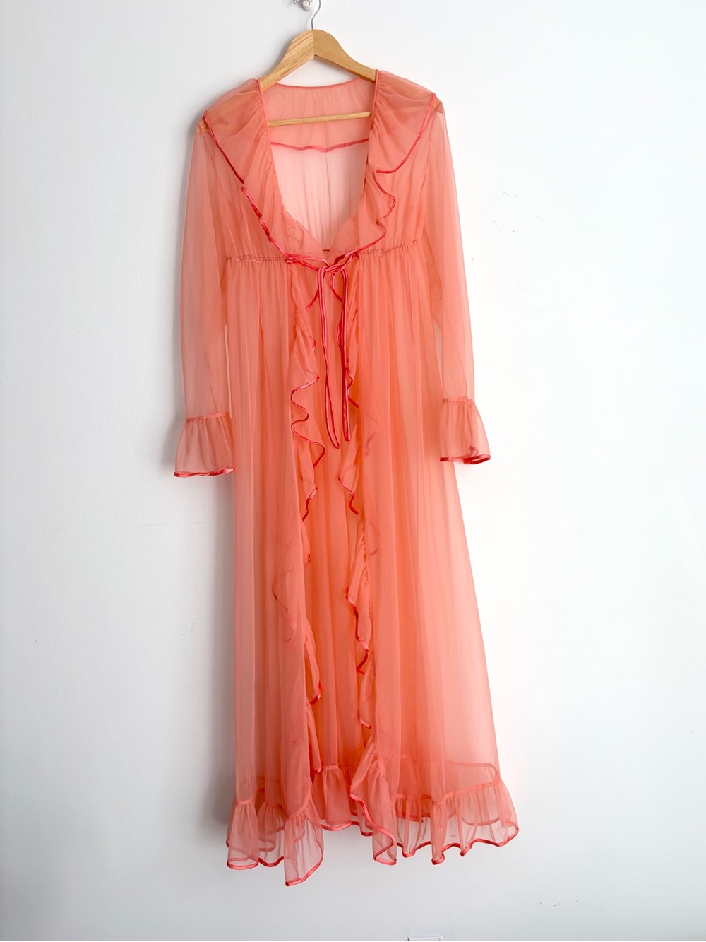 Vintage 1960s Peach Sheer Chiffon Peignoir Robe Coquette M